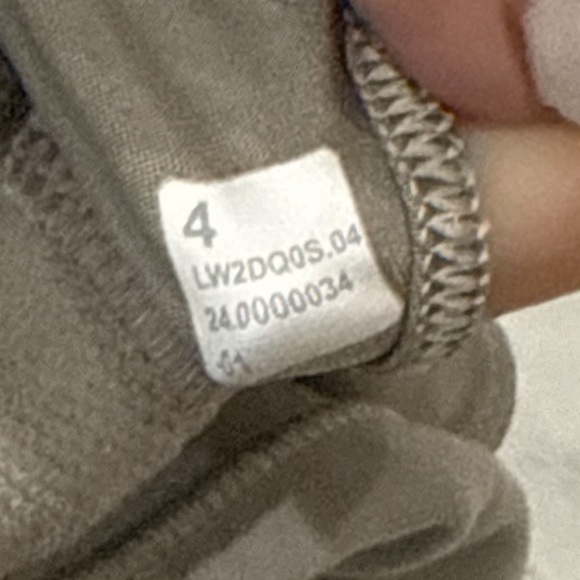 PRICE DROP - Lululemon Size 4 Wunder Train leggings w/ matching bra top. Size 4. - Picture 4 of 4